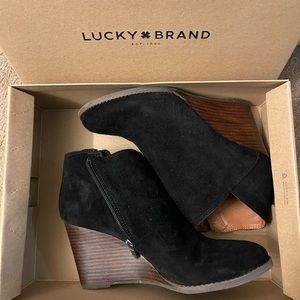 Wedge black suede Booties
